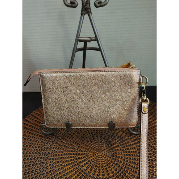 Michael Kors Metallic Leather Gusset Pocket Wristlet NWOT - Picture 3 of 4